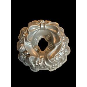 Nordic Ware Holiday Wreath Bundt Pan